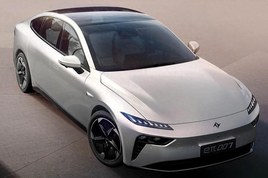 High Speed Pure Electric Sedan Dongfeng Yipai 007 5-door 5-seat Body Structure and 2915mm Wheelbase