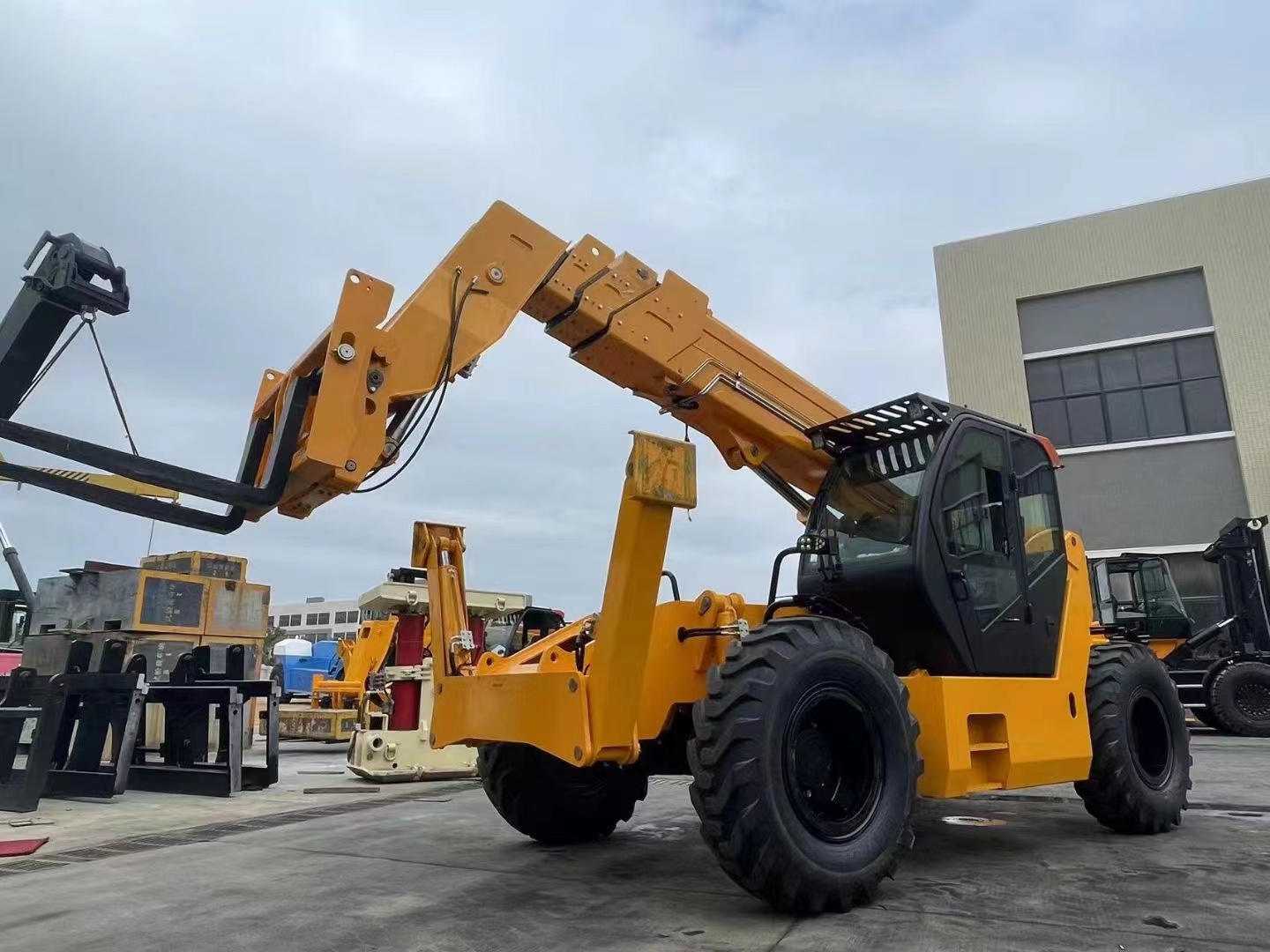 Food Beverage 7400 kg SNSC 5 ton Telehandler 7-14M Telescopic Handler Forklift Boom Loader
