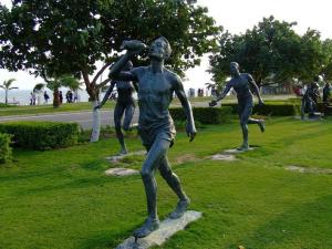 Wholesale sports man bronze sculpture from china suppliers