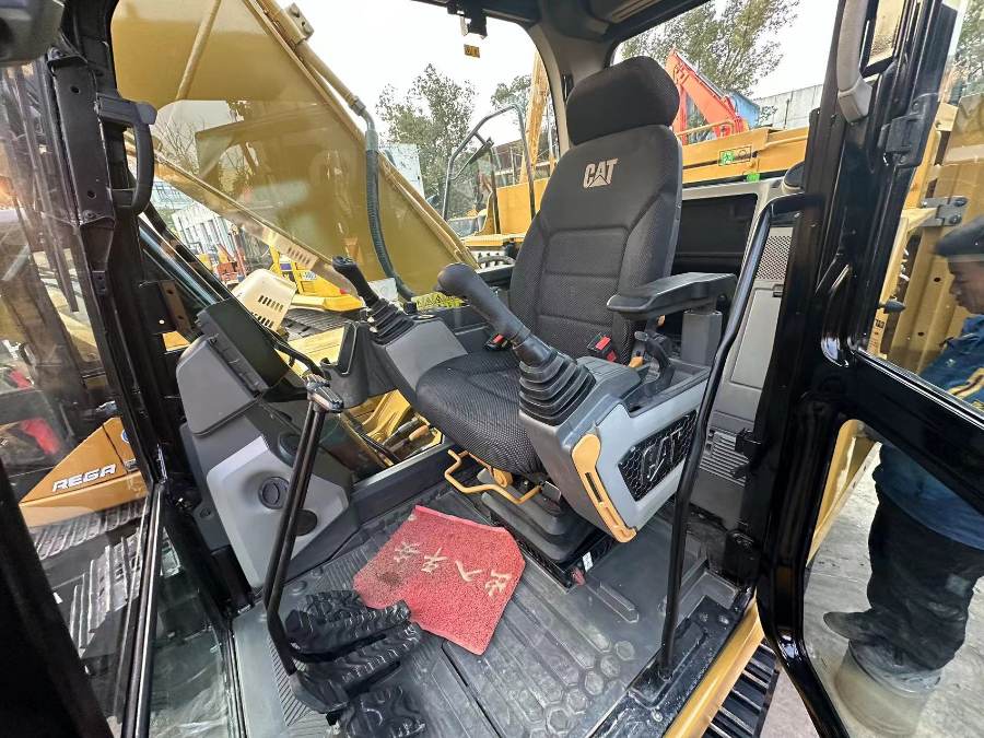 Cat 320GC Excavator Cab