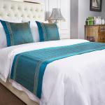 Adult Bed Runner Polyester Sheet Sets , Hotel Bed Scarves And Runners Twin Bed