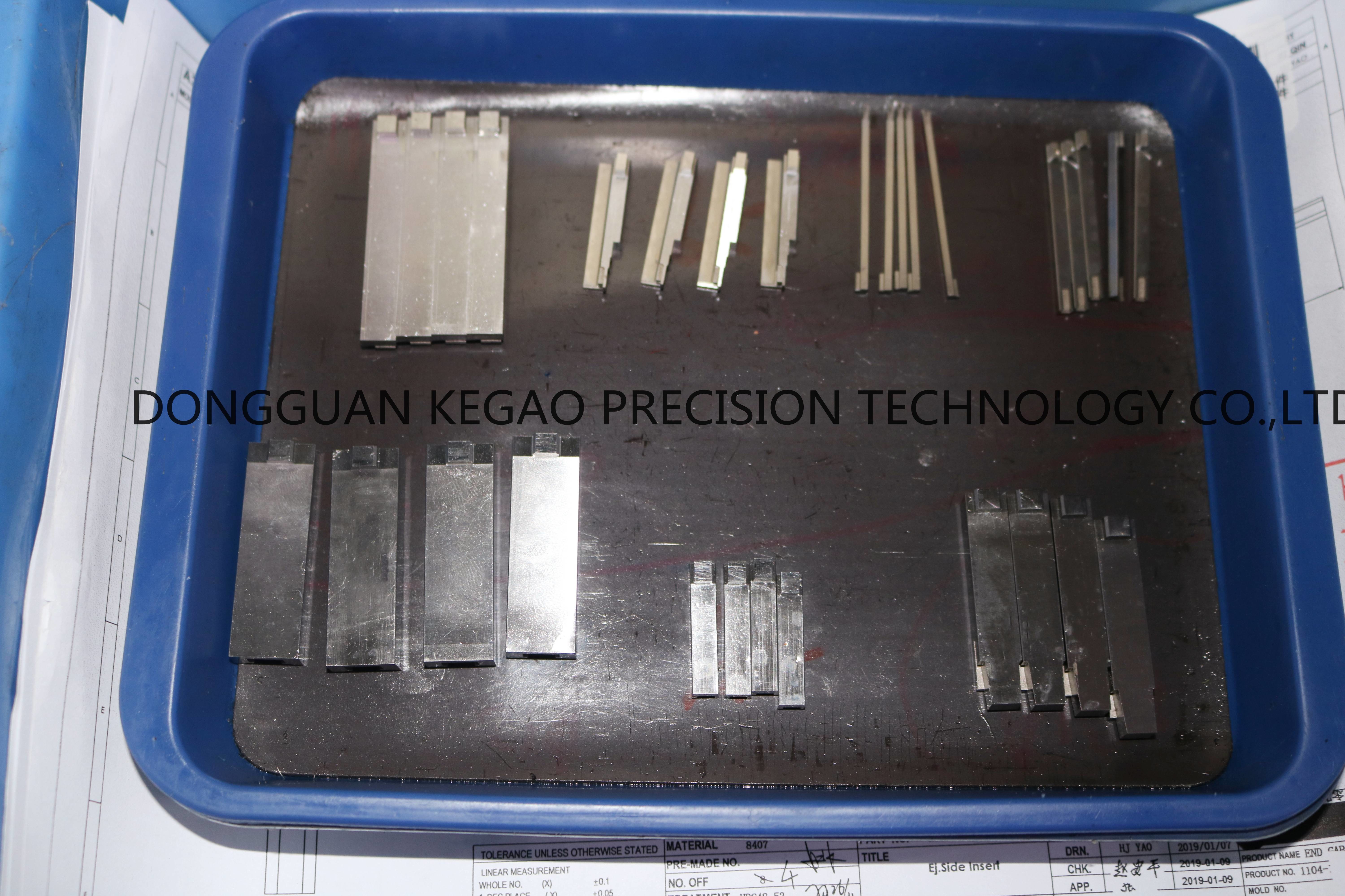 PX4 Automotive Plastic Mould , Inserts In Injection Molding Ra0.6 Finish