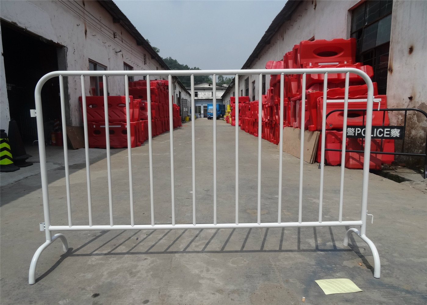 the safety of crowd control barriers MOBILE BARRIER