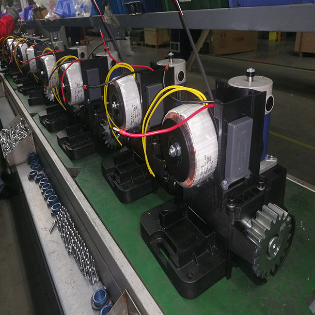 Automatic Sliding Gate Motor DC 12V Motors 400Kg Sliding Opener With 2 Remote Control