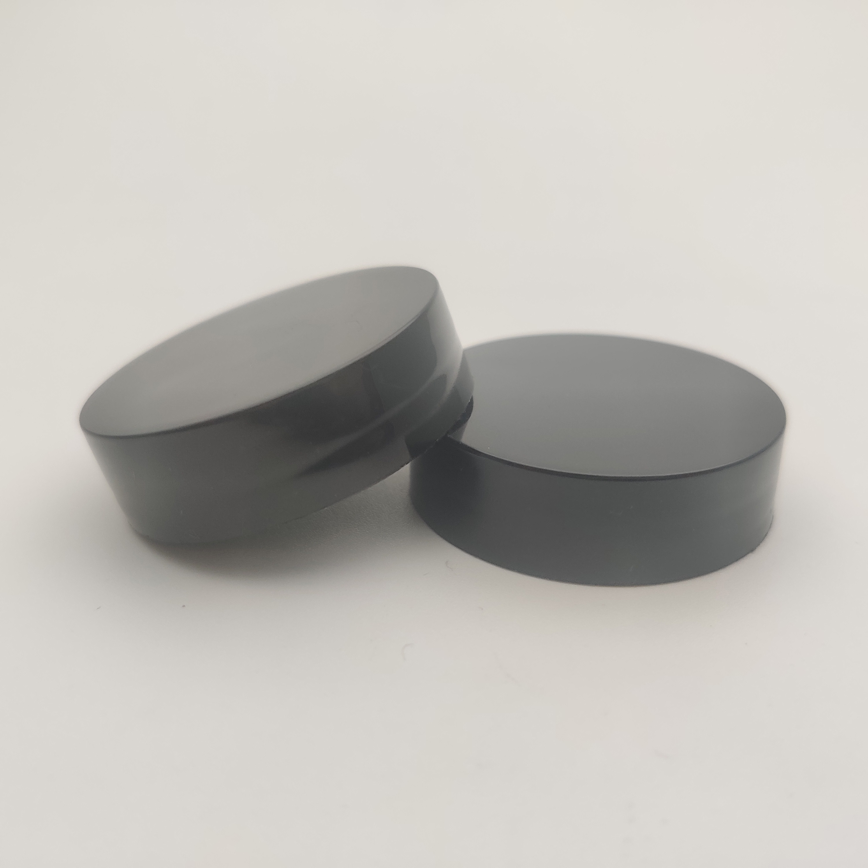 Leak Resistant Black 38/400 Unlined Smooth Cap For PET Bottle