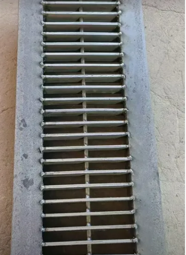 Hot Dip Galvanized Steel Grating Drain Cover with Serrated Surface and Customizable Sizes
