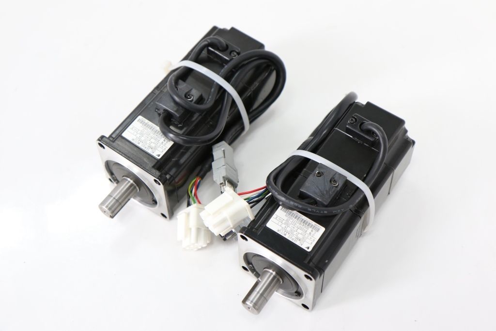 New Industrial Servo Motor 2.1A Yaskawa AC SERVO MOTOR 200W 200V SGMAH-02AAA2C