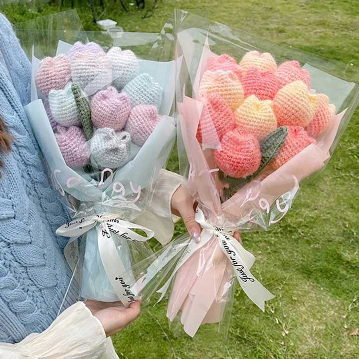 Hand Knitted Flower Yarn Crochet Heart Shape Flowers Hand Woven Bouquet Wedding Decoration Handmade Valentine's Gift for Lovers