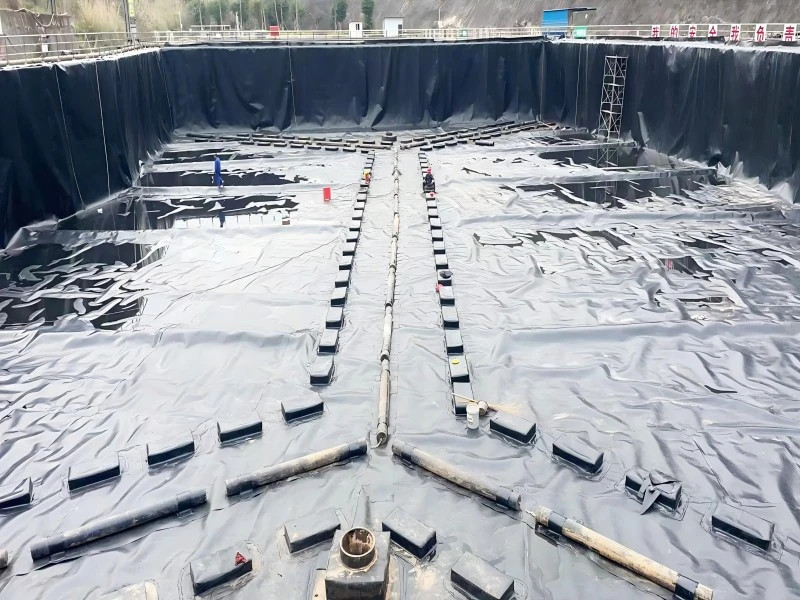 Smooth HDPE Waterproof Geomembrane For Landfills And Sewage