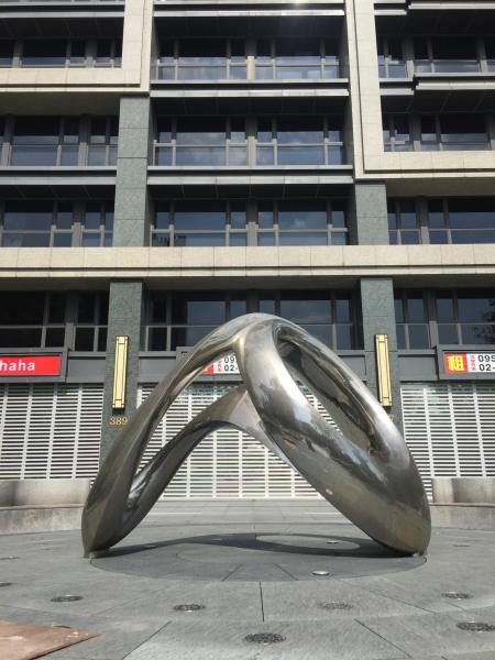 Popular Mirror Exterior Stainless Steel Sculpture Garden Ornaments 2.2 Meter