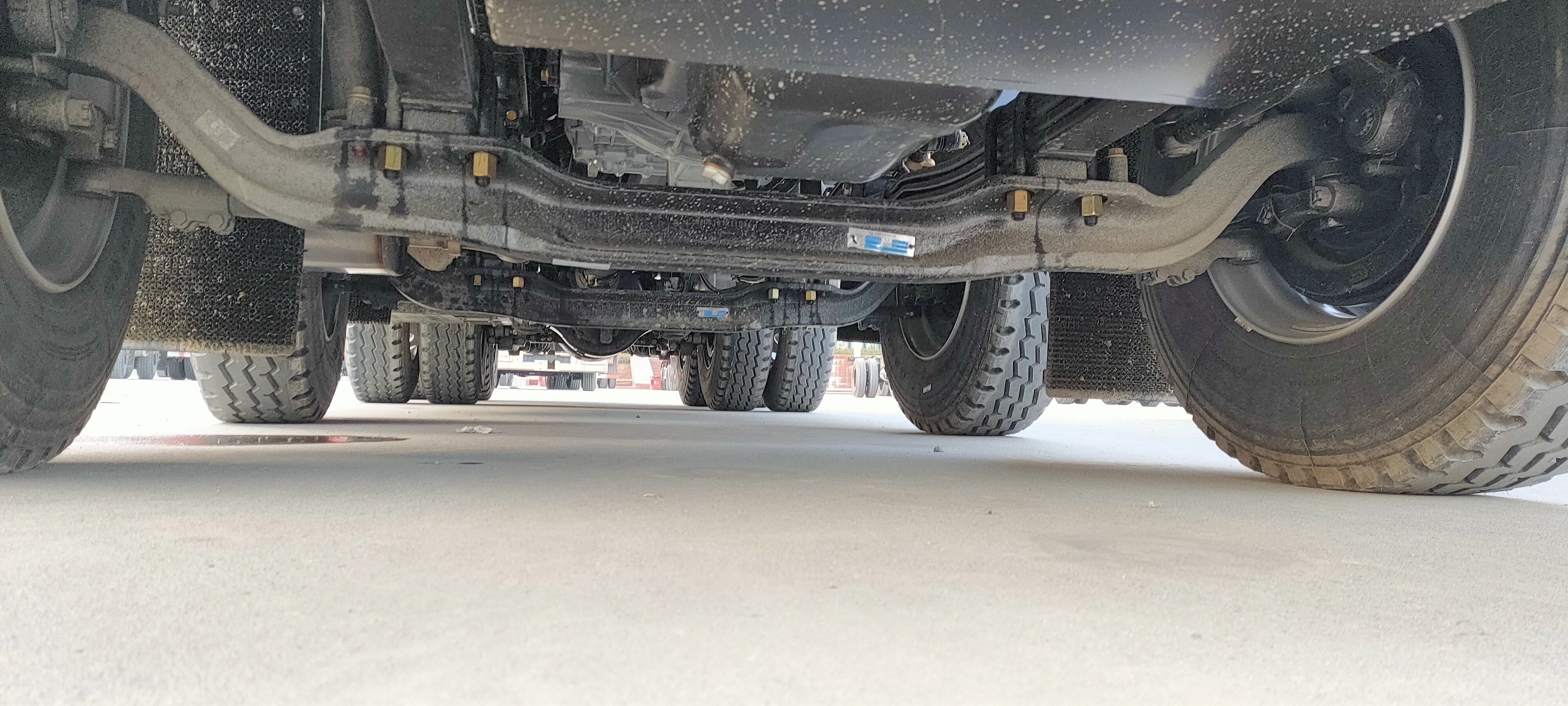 U Shaped Upper Cover And Elevated Cargo Box 12 Wheel Tipper Truck For Mining Dumping