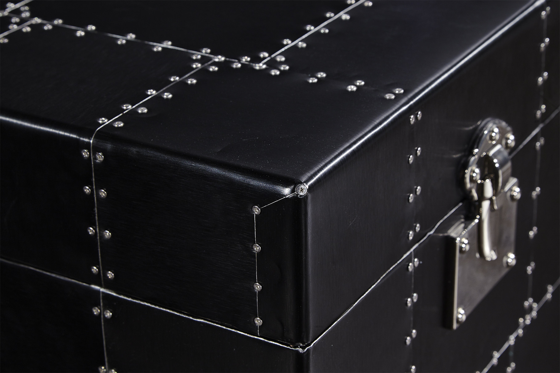 Vintage Black Leather Storage Trunk Aluminium Sheet Copper Lock For Reception Room
