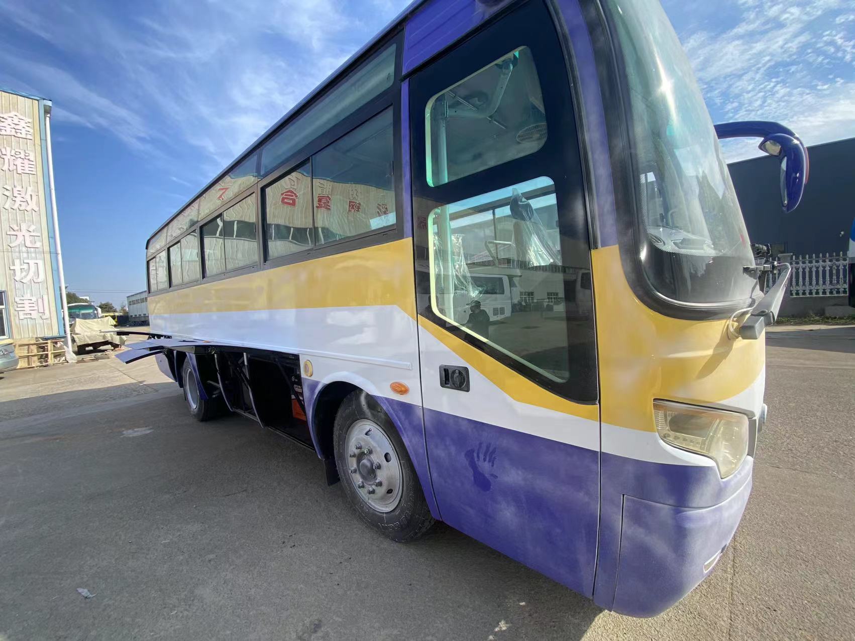 45 Seater Youtong Tour Coach Bus with Toilet and Manual Transmission at Good Prices