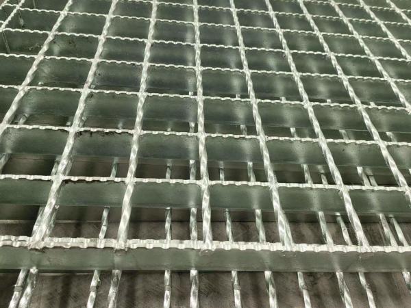 Long Lasting Performance Drainage Serrated Steel Grating 35mm Bearing Bar