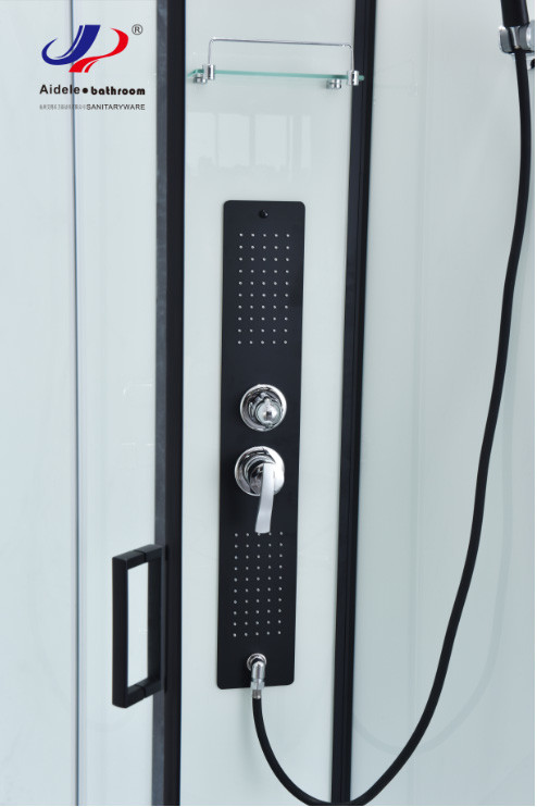 Innovative Design Shower Room With 4/5mm Tempered Glass And Matt Black Frame