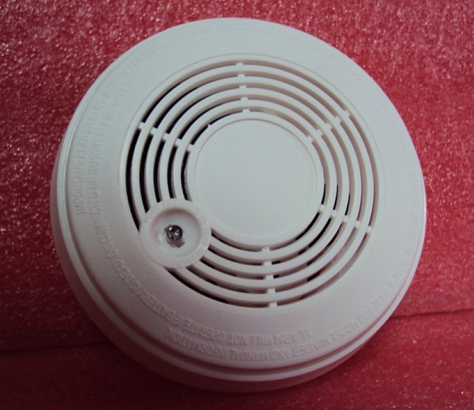 Wireless battery powered CO (carbon monoxide) gas and smoke combined detector
