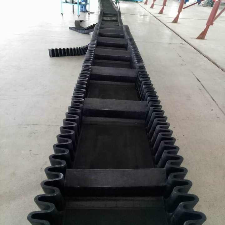 Small Lumps Partition Cold Resistant Conveyor Belt For Building Materials