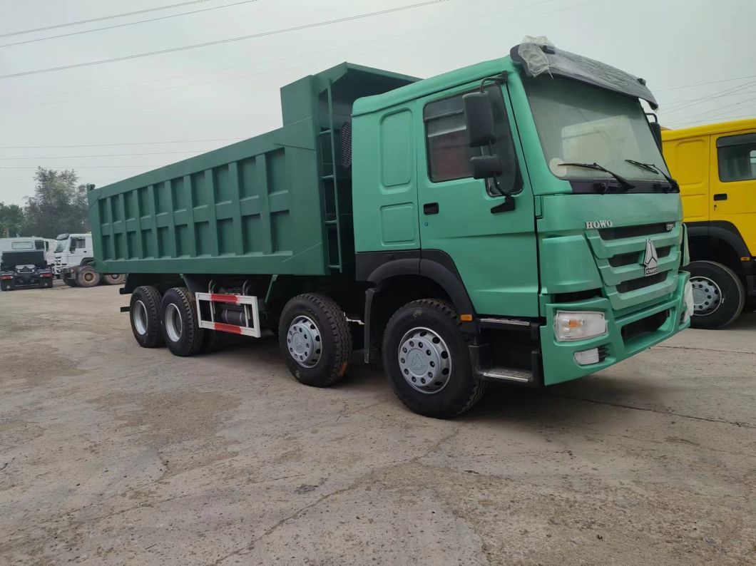 Sinotruk HOWO 8&times; 4 12 Wheels Dump Truck Secondhand Truck Green Color.
