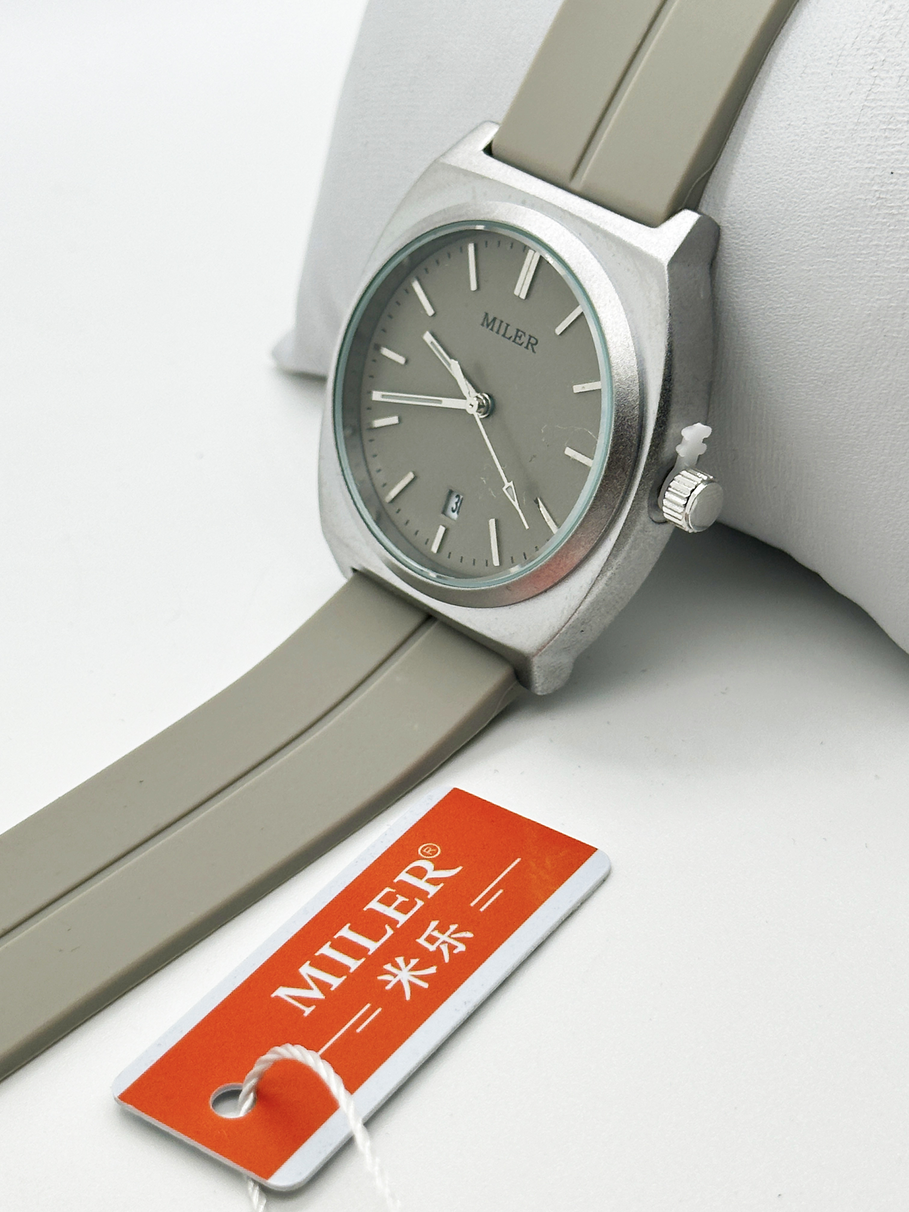 ODM Fashion Sport Minimalist Niche Silicon Strap Watch With Stainless Steel Case for Lady