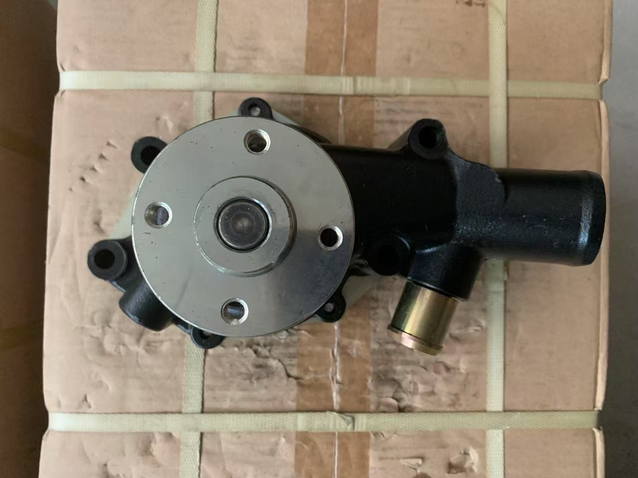 4BG1 8-97253028-1 1-13610-877-2 Water Pump For ISUZU Engine 6BG1 Hitachi ZAX120