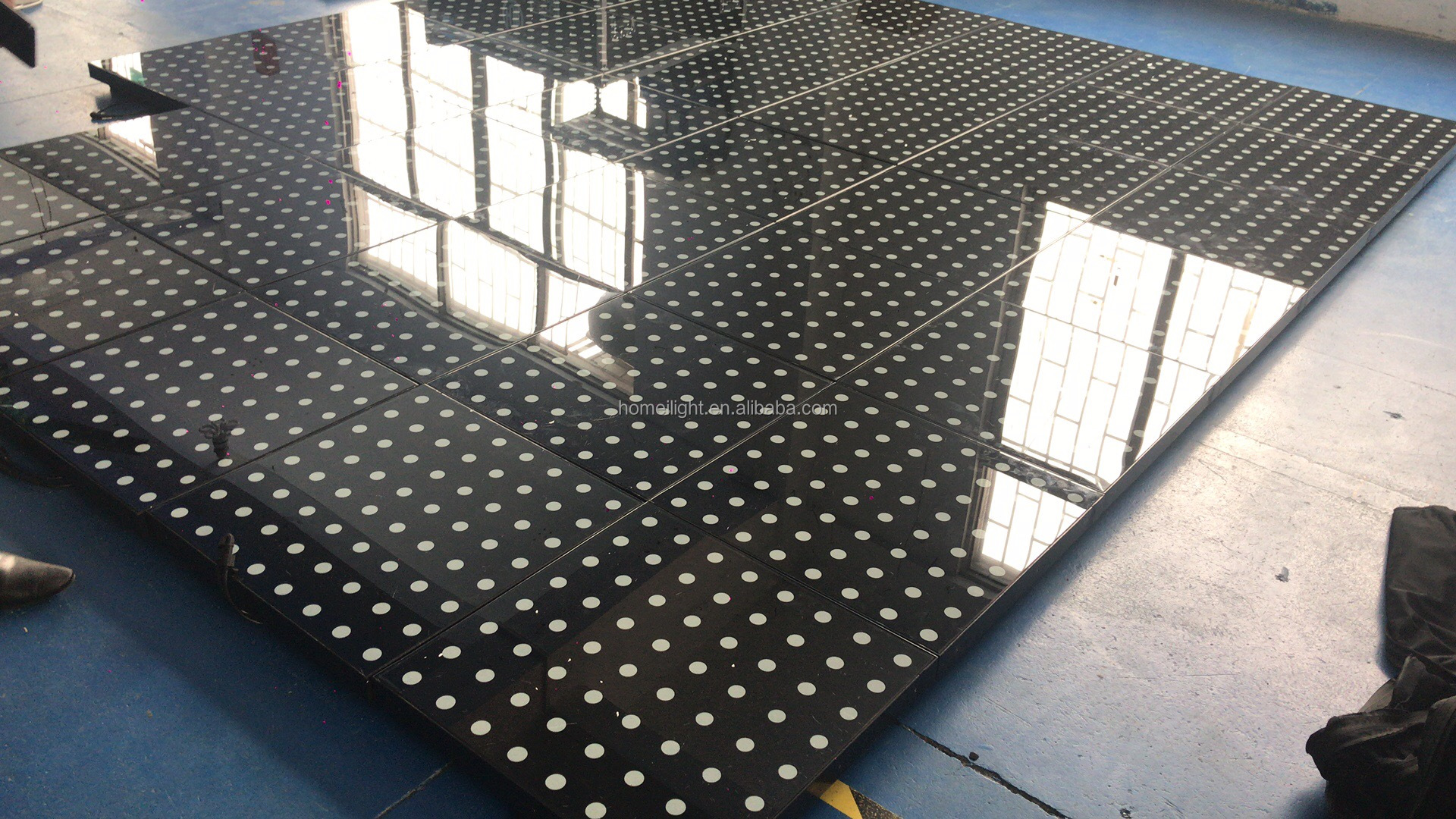1- P7.5cm Portable Pixel Light Tempered Glass Video Dance Floor for Night Club Party