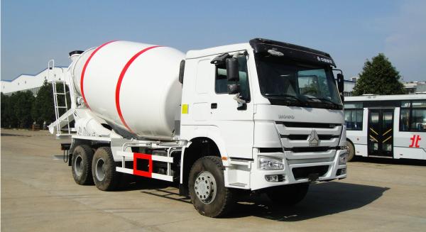 Truck Concrete Mixer , Concrete Mobile Mixer Chassis Diesel 6x4 Left Hand