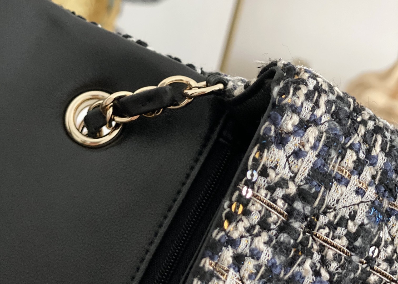 Mouth Cover Luxury Chain Bag Stitching Wool Metal Collocation