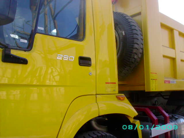 HOWO 27 tons 12 wheels 8x4 dump truck green color cabin with 18cbm cargo body