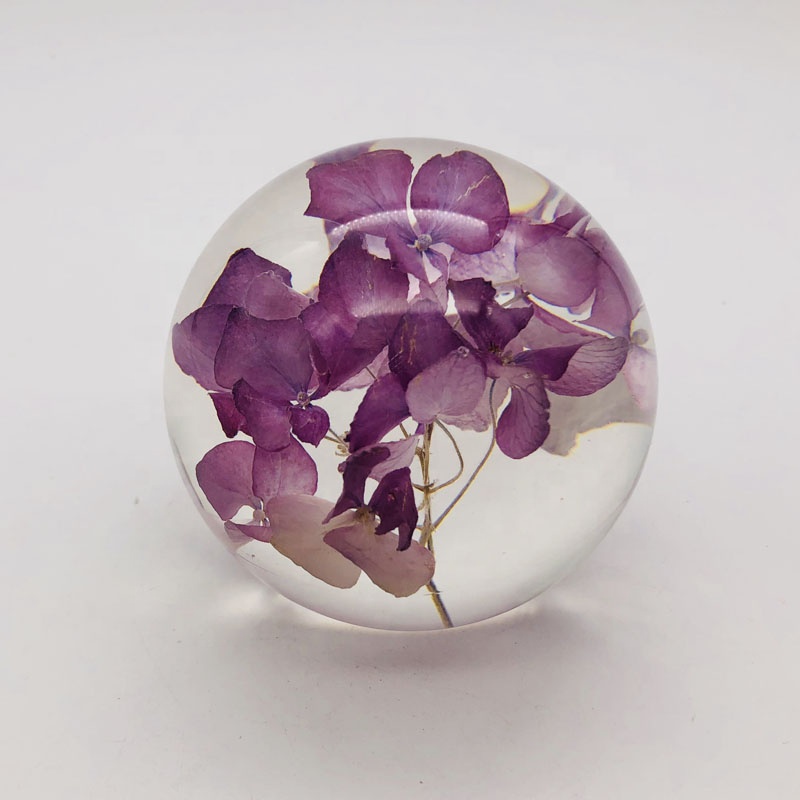 China source manufacturer of resin balls with real dry flower inside solid clear epoxy resin ball supplier