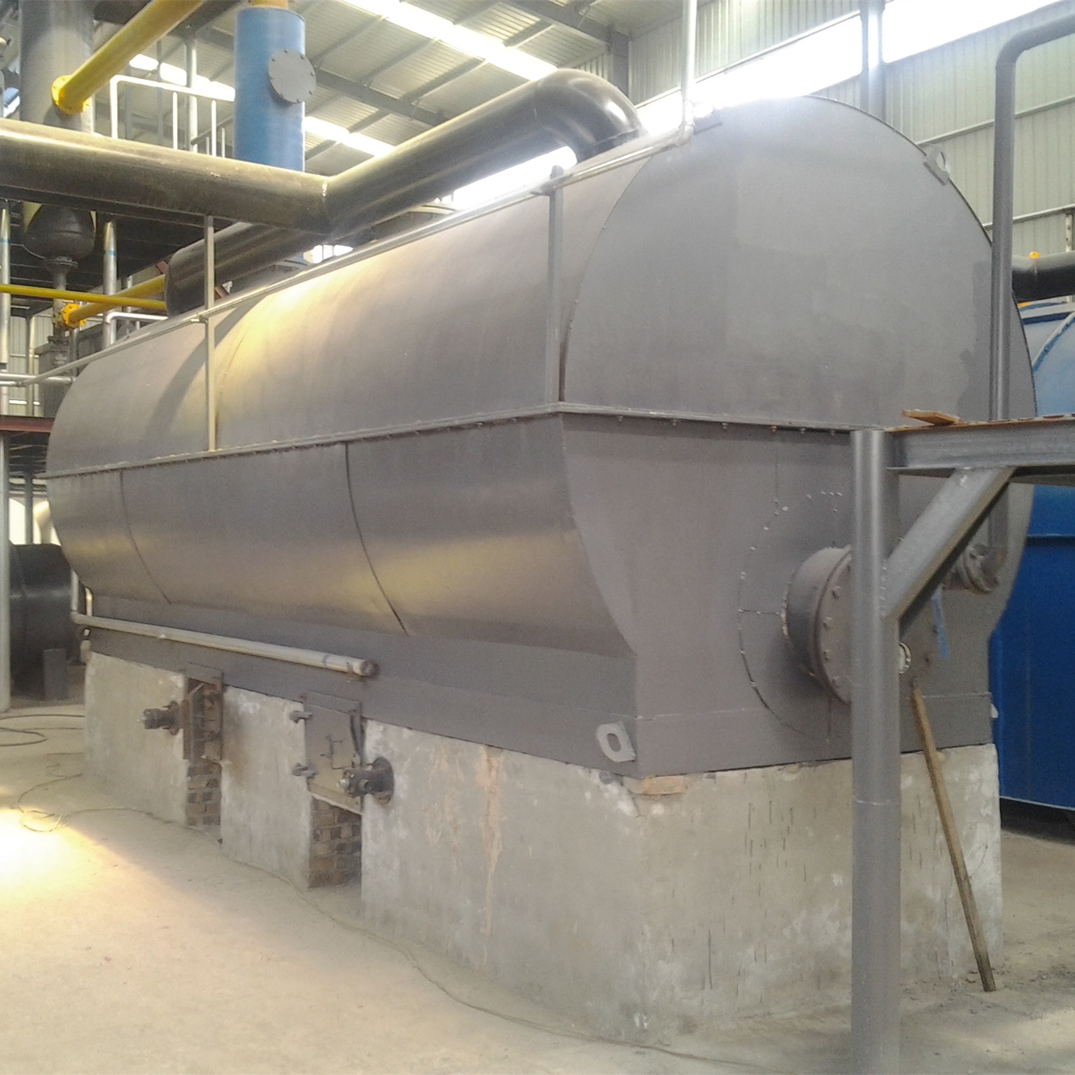 Continuous Distillation and Purification of Waste Engine Oil for Reuse in Reclamation