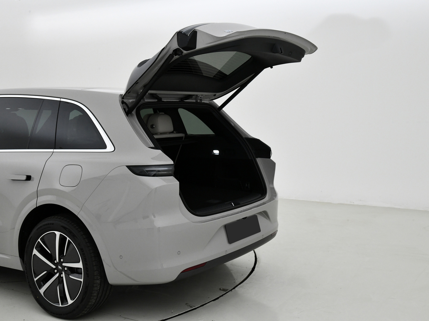 182KM Long Range EV Cars Hybrid Auto Li Auto L6 Lixiang L6 5 Doors 5 Seats SUV with Lithium Iron Phosphate Battery