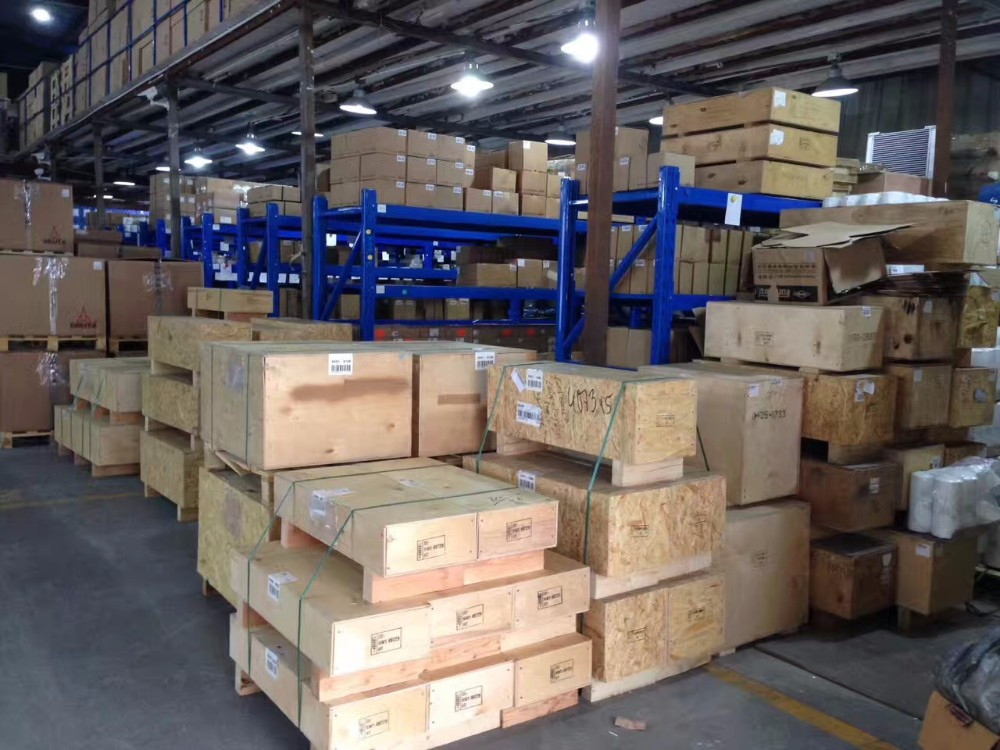 1002120 Cylinder Head For D13A Engine Parts