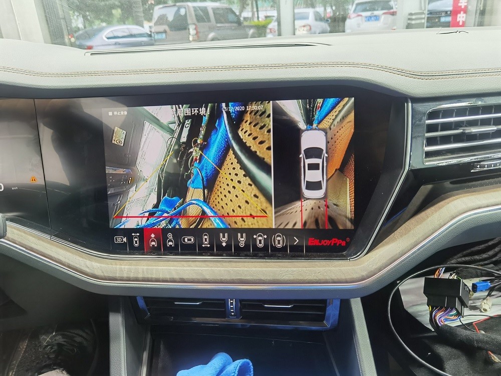 Unichip Reversing Car Retrofit 15.3" Screen For Volkswagen 2019-2021 Touareg