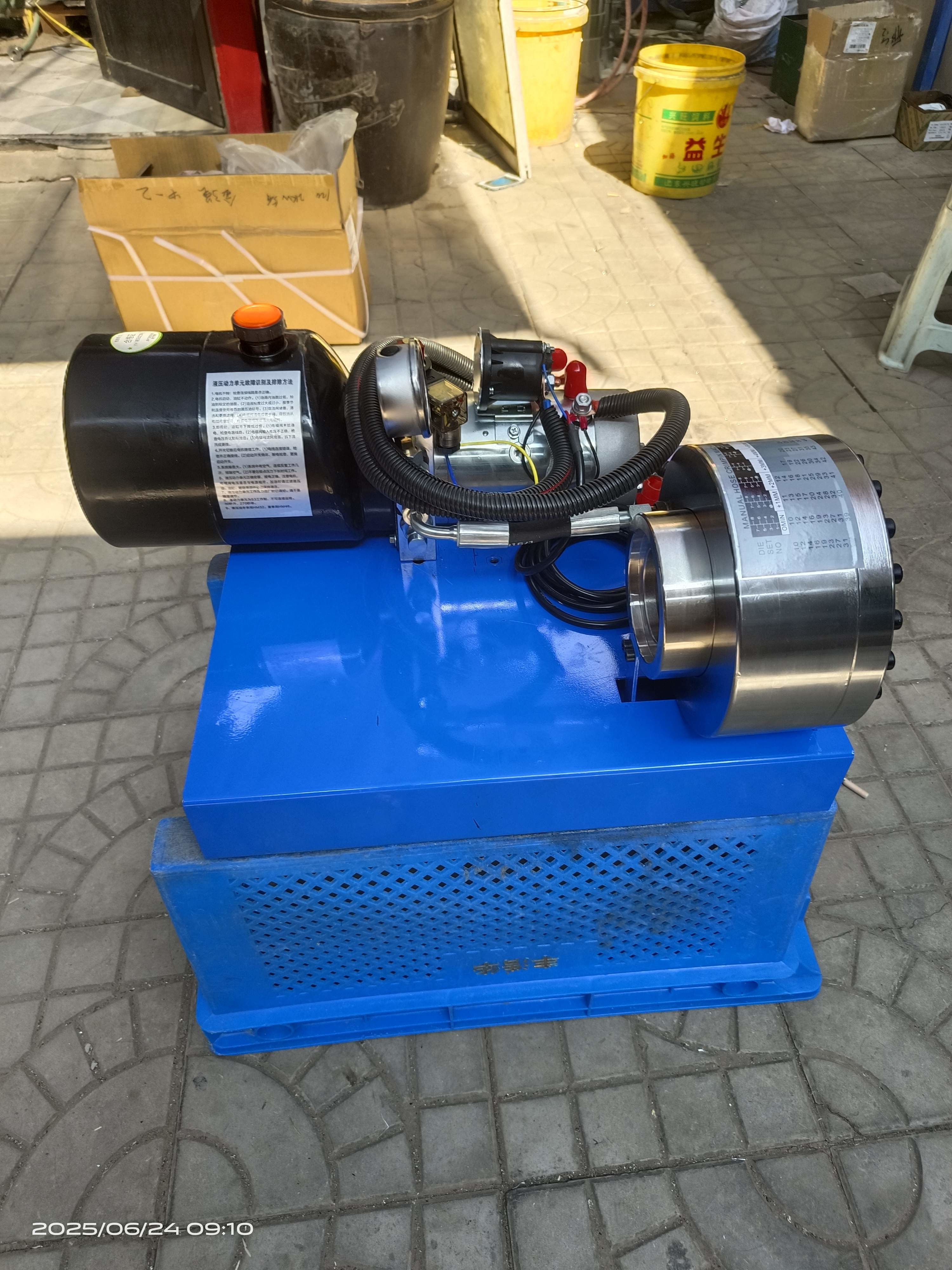 1 Inch 7 Dies 1-4 Layer Hose Hydraulic Crimping Machine / Hose Crimping Machine High Pressure 6-25mm With Blue Color 12v/24V