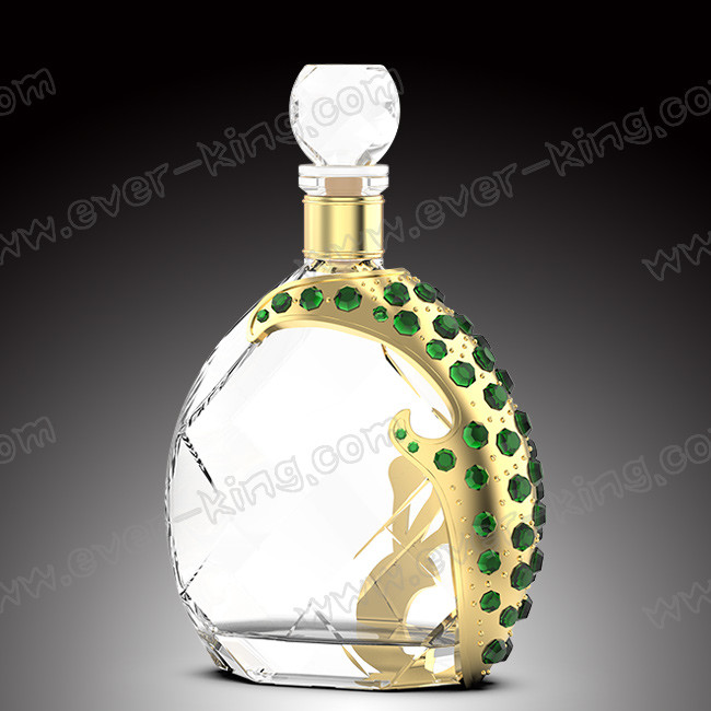 Luxury Crystal 700Ml Whiskey Glass Bottle With Glass Cap