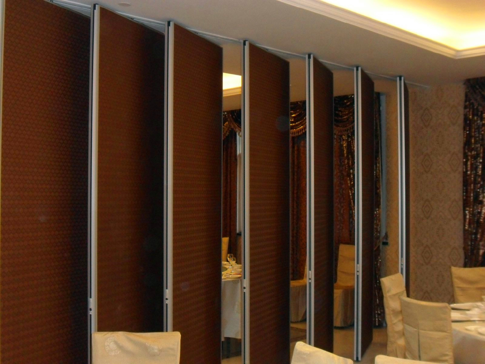 Floor To Ceiling Acoustic Room Dividers / Soundproof Movable Folding Room Partitions