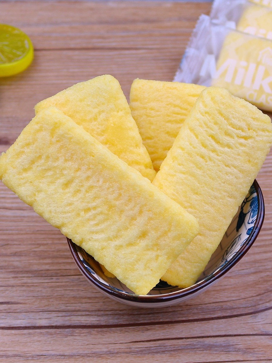 Korean Crisp Delight: Non-Fried Rice Crackers with Buttery Egg Taste