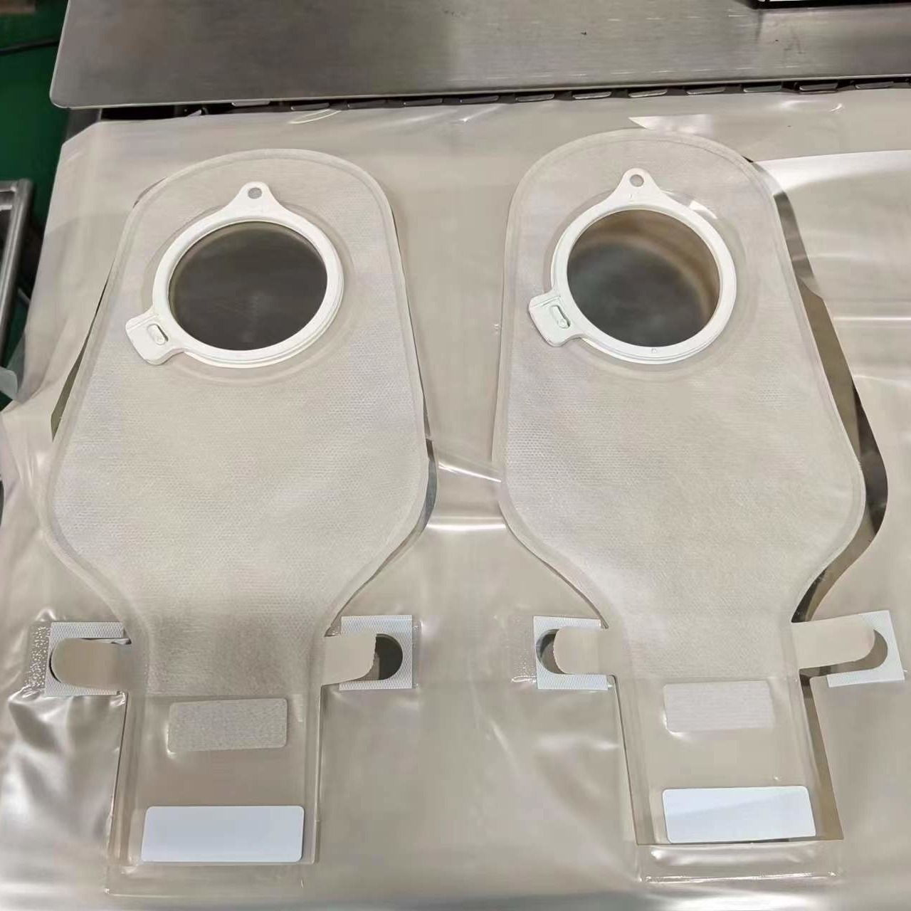 One Piece Medical Bag Making Machine Automated Ostomy Bag Fitting Machine