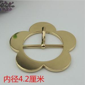 Wholesale Novelty design bag cover head decoration zinc 42 mm shiny gold flower belt pin buckle for clothing decoration fittings from china suppliers