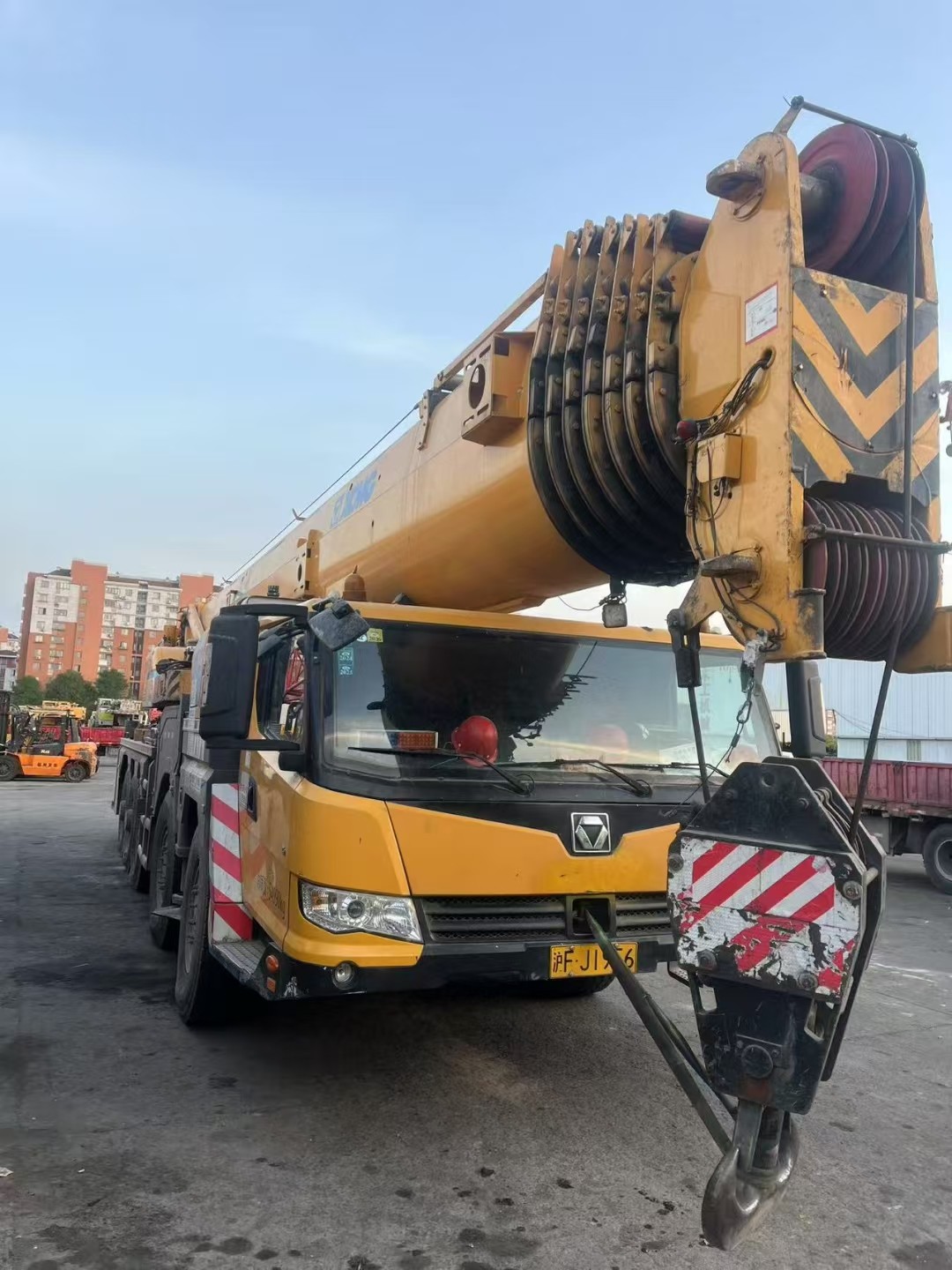 Extremely Efficient XCT130L8 130 Ton Mobile Hydraulic Truck Crane Heavy Lifting Equipment