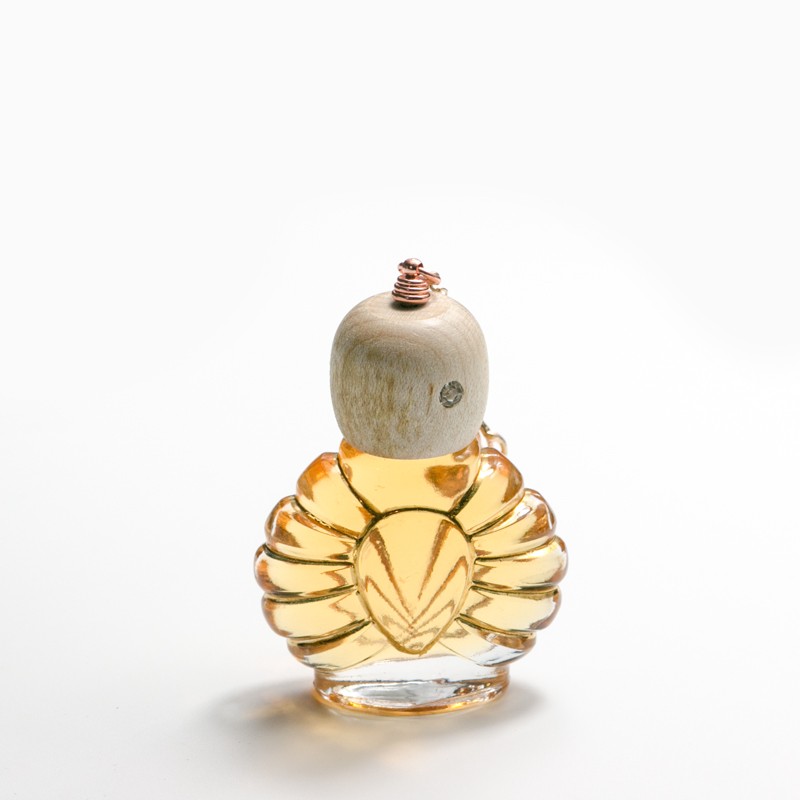 car perfumr cute chick bottle and wood lid air fresheing diffuser