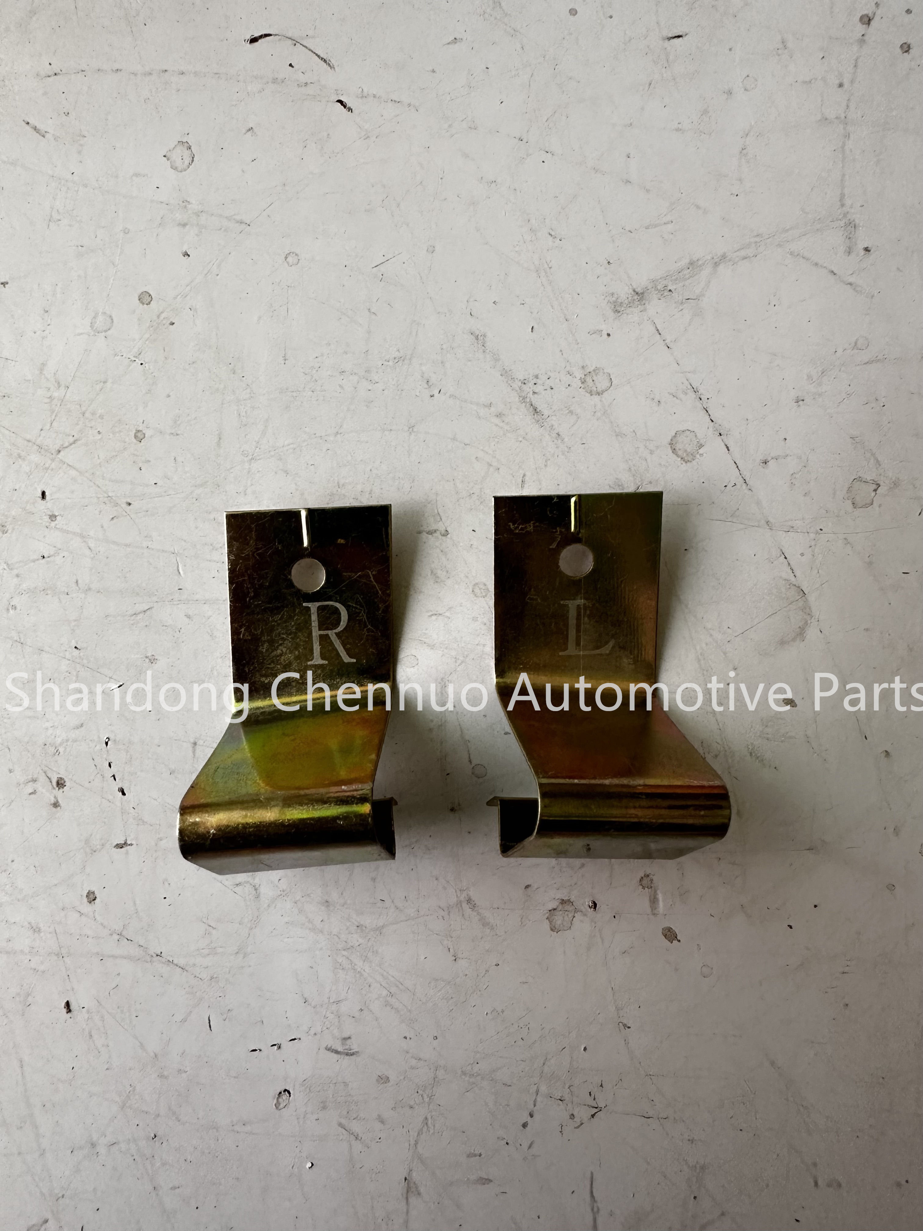 Right Spring Plate Left Spring Leaf 812W41685-0033 812W41685-0034 Truck Parts