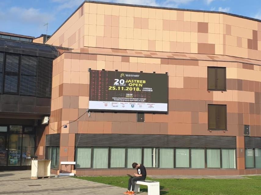 Lightweight 10000nits Front Service LED Screen Waterproof IP67 1x1m Aluminum Cabinet
