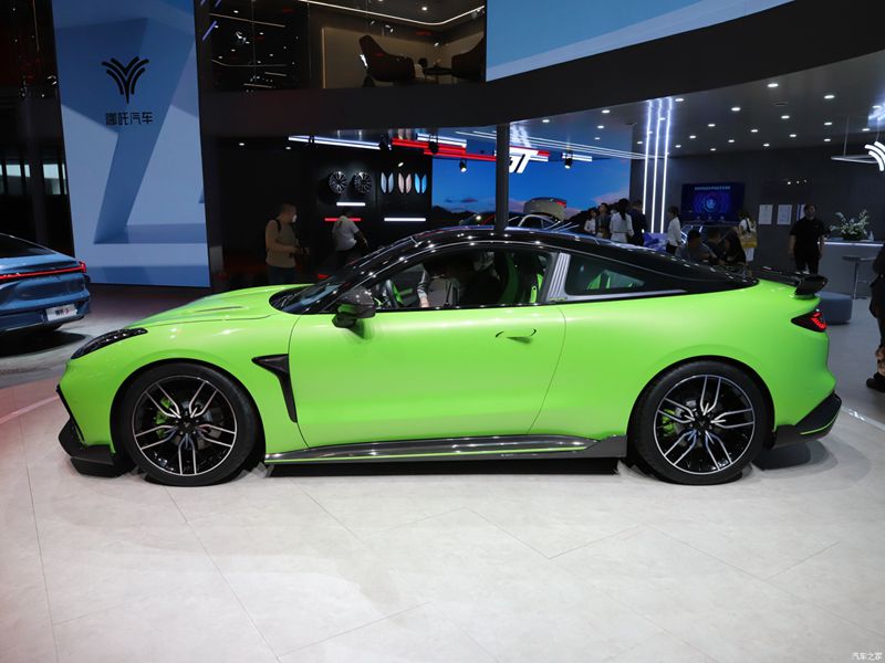Fast Dispatch EV Car 2024 NEZHA Neta GT 660km Cruising Range High Speed Sports Car Electric Car New Energy Vehicle
