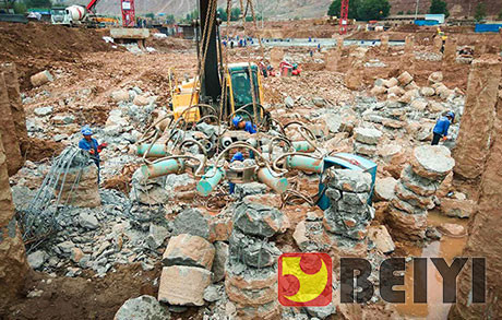 Hydraulic square pile breaker for breaking/cutting C40 concrete pile machine