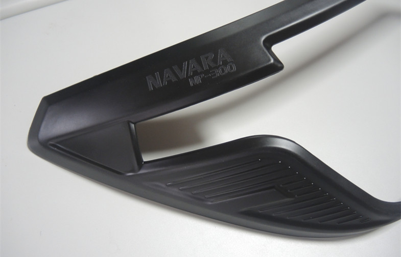 Black and Chrome Headlight Bezels And Taillight Cover For Nissan NP300 Navara 2015