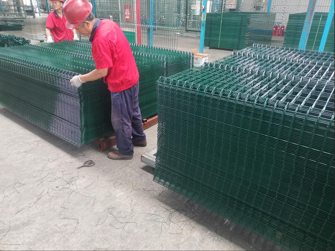 curved mesh fence