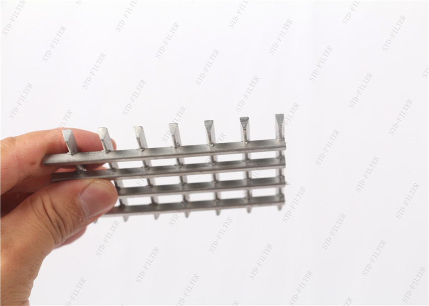 Round 99% OD323mm Wedge Wire Strainer , Sintered Mesh Filter Wear Resistance