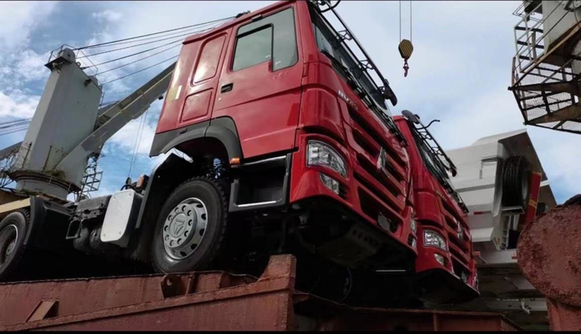 WEICHAI Sinotruk Howo 6x4 Tractor Truck 336 371 375 420 HP 2 Reverse Shift Number