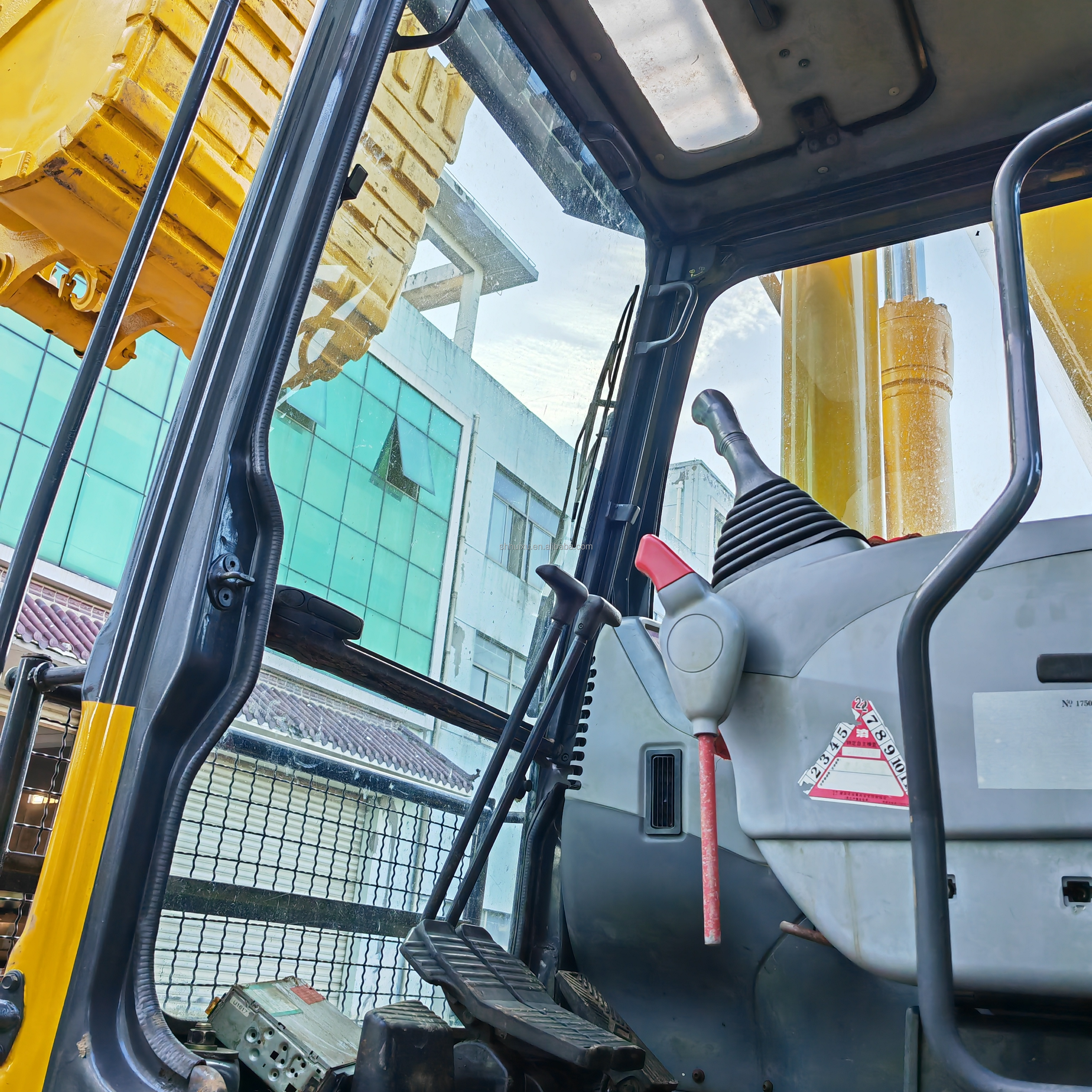 Used crawler excavators 40/20 ton/ Komatsu PC400 PC200 PC30 PC40/secondhand used road construction equipment Mining equipment